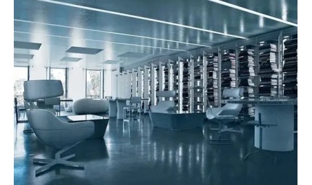 SUR LES TRACES DE KARL LAGERFELD