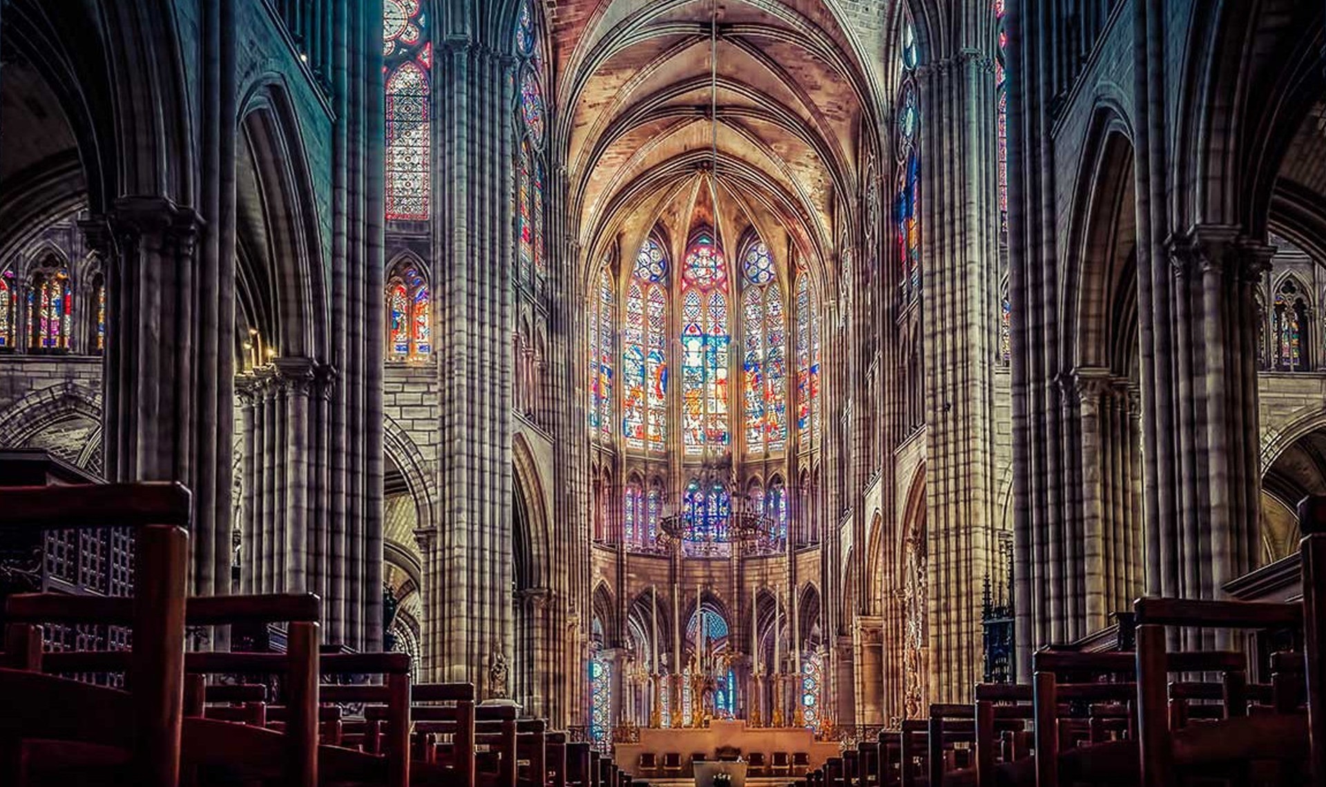 Cathedral Basilica of Saint-Denis, necropolis of the Kings of France‹ Greets Paris