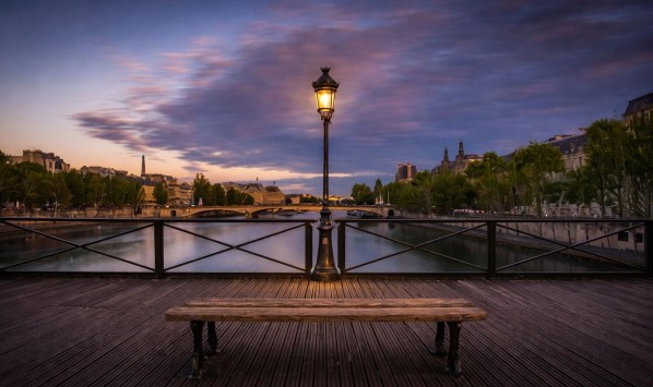 Visit Paris, monument, camera ‹ Greets Paris