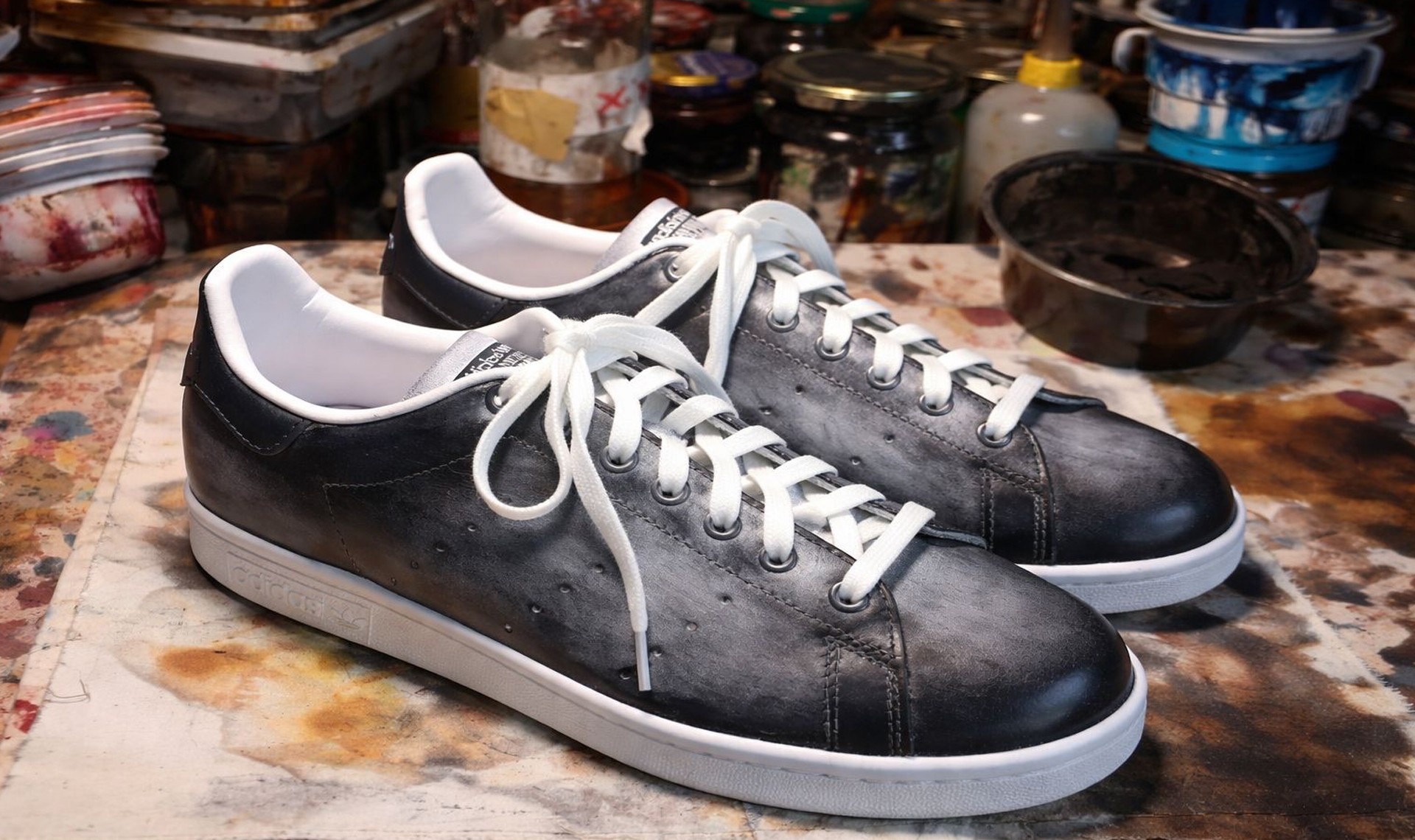 TREAT YOURSELF TO A UNIQUE PAIR OF SNEAKERS FROM THE FAMOUS TENNIS SHOES BRAND...‹ Greets Paris