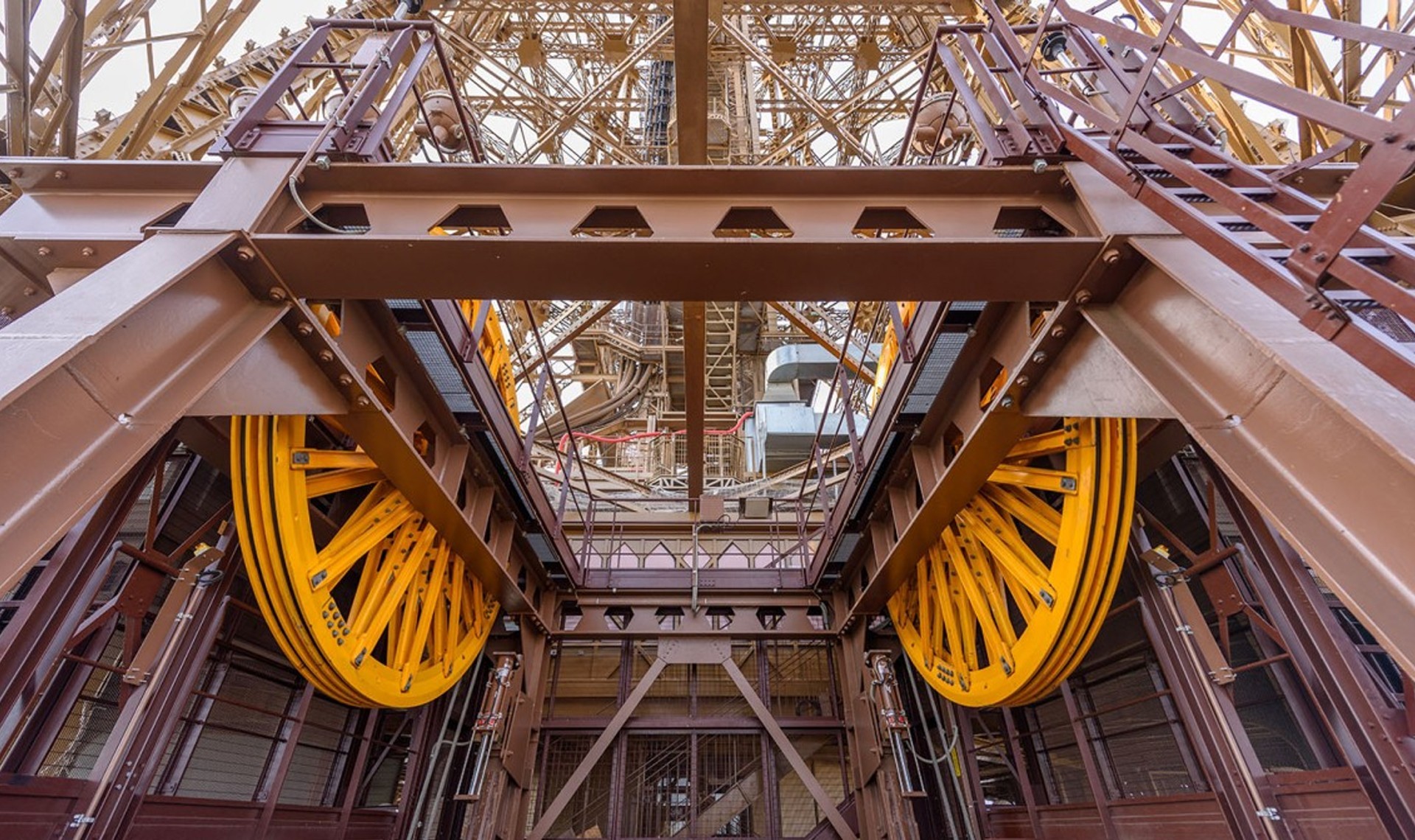 VISITE DES MACHINES HISTORIQUES DE LA TOUR EIFFEL ‹ Arts et culture ‹ Greets Paris