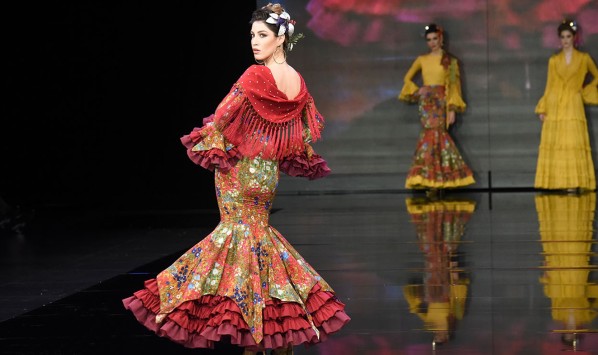 TRADITION AND PASSION TRANSFORMED INTO DRESSES ‹ Greets Paris