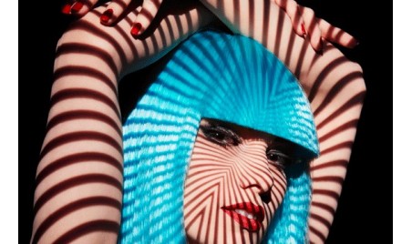 REveal the underside of the crazy horse CABARET