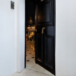 DANS L’INTIMITÉ DE SERGE GAINSBOURG : VISITE PRIVÉE DE SA MAISON À PARIS