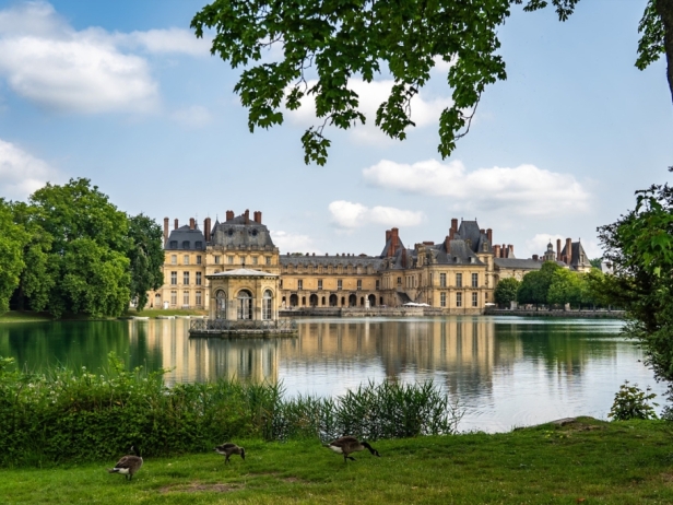 FONTAINEBLEAU, RESIDENCE OF KINGS